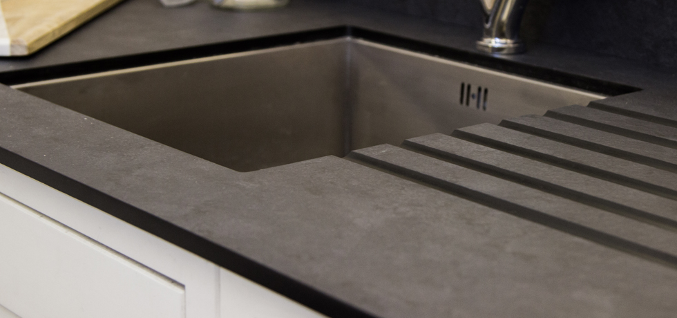 Wilsonart Zenith worktop in Zinc Argente with an undermount sink and drainer grooves. 